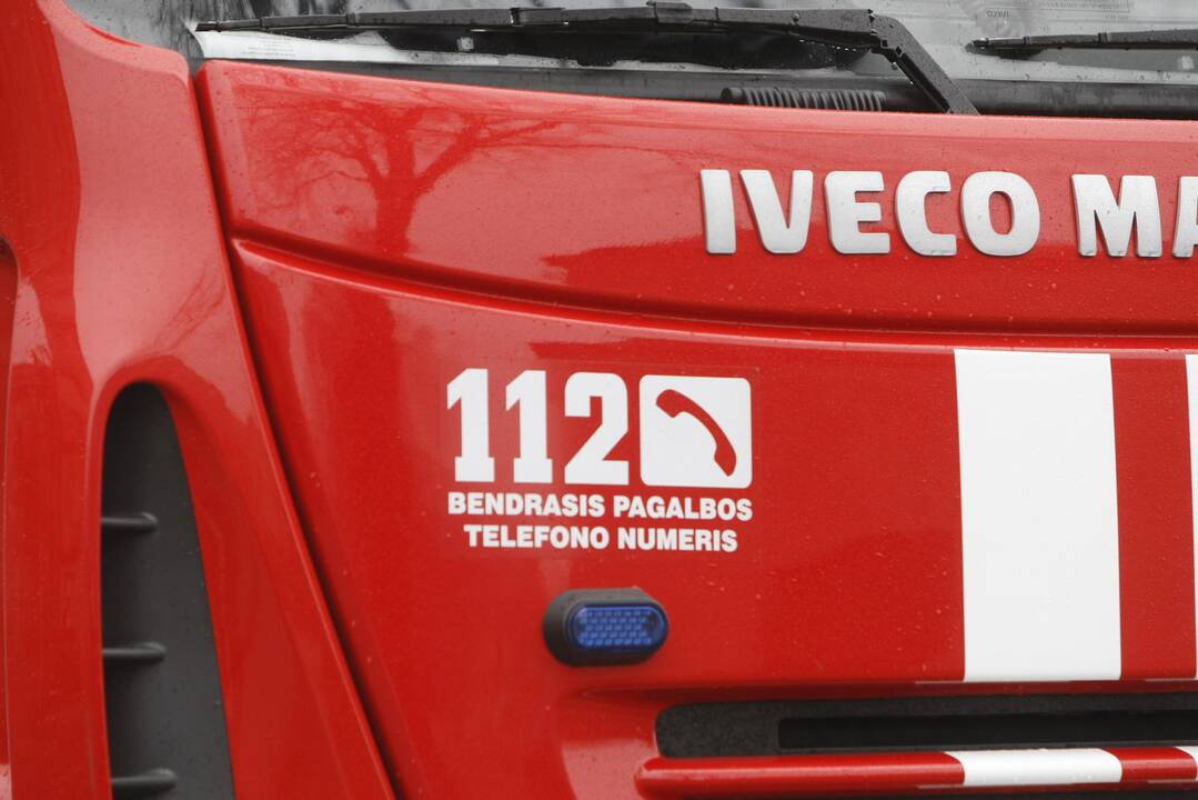 Per avariją Alytaus rajone nukentėjo trys žmonės, du prispausti