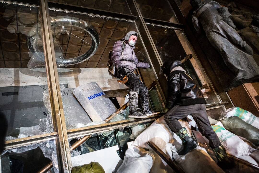 Ukrainos opozicija Kijeve užėmė svarbų pastatą (specialus reportažas)