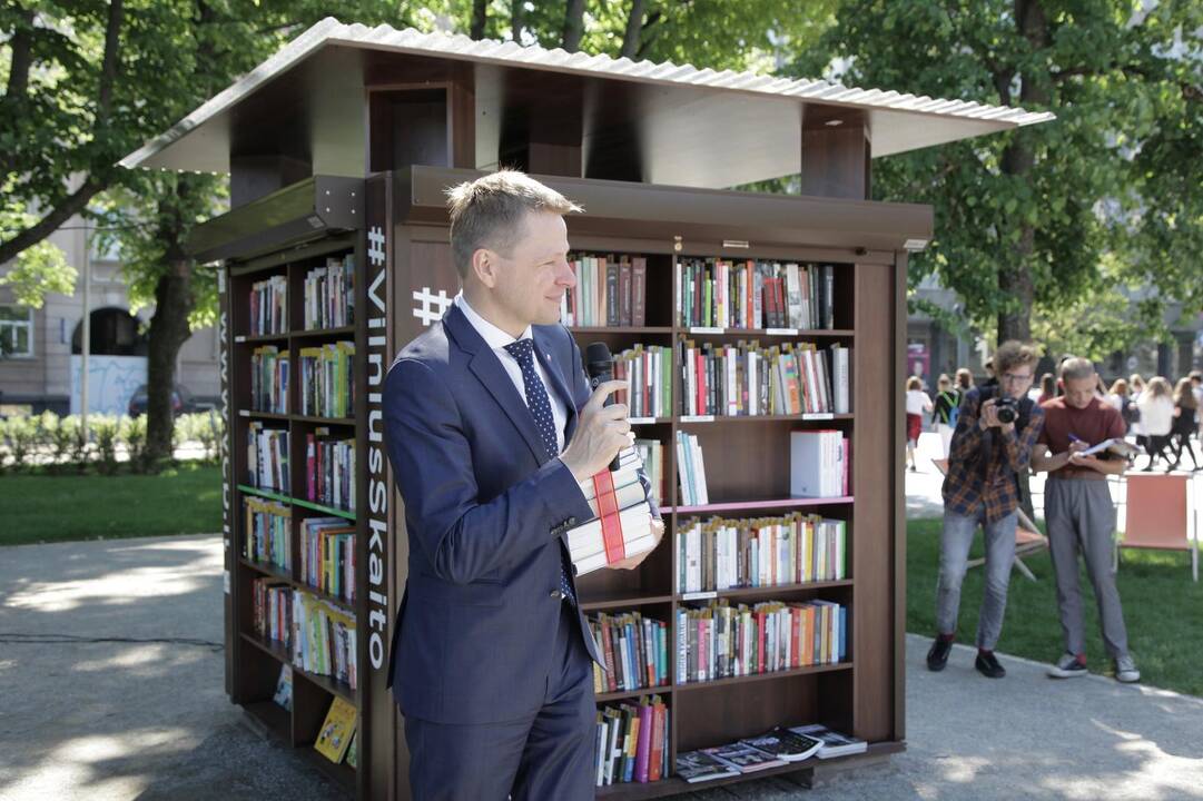 Skaitykla po atviru dangumi Lukiškių aikštėje