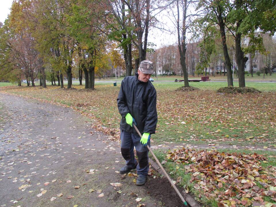 Tvarkomas apleistas stadiono bėgimo takas
