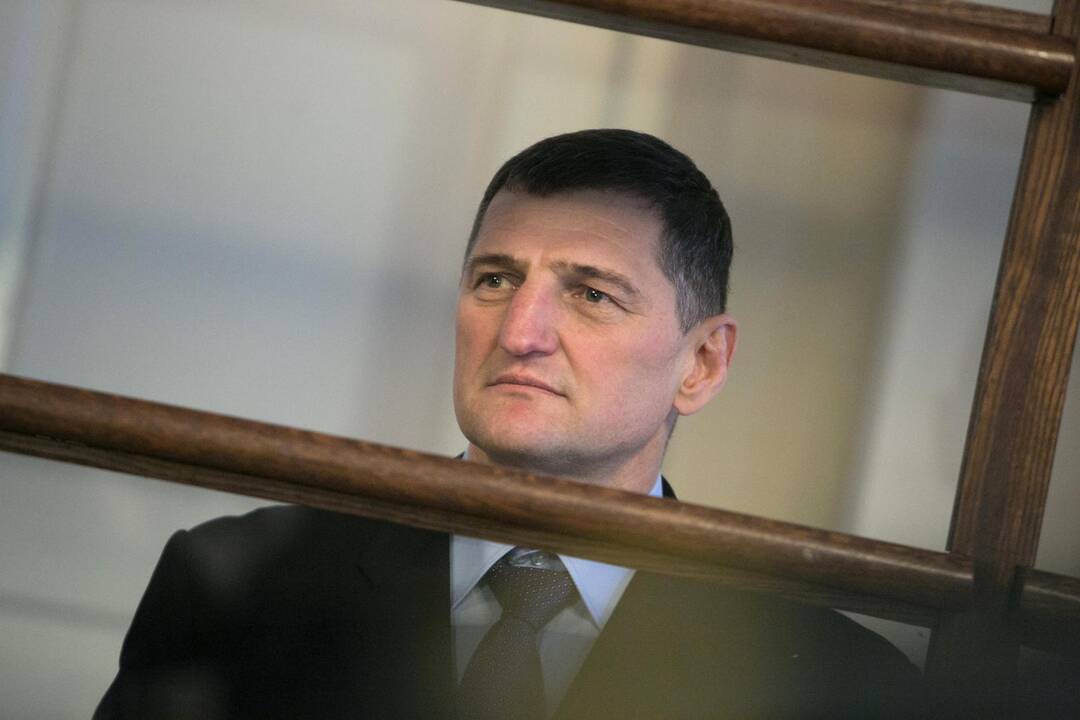H. Daktaras reikalauja 10 tūkstančių eurų