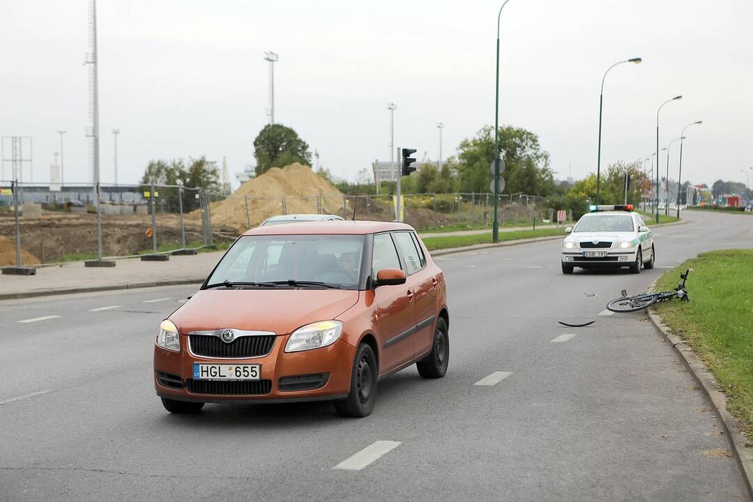 Dviratininkas nukentėjo perėjoje