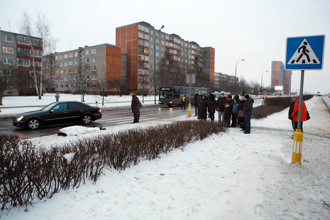 Automobilis mirtinai sužalojo pėsčiąją