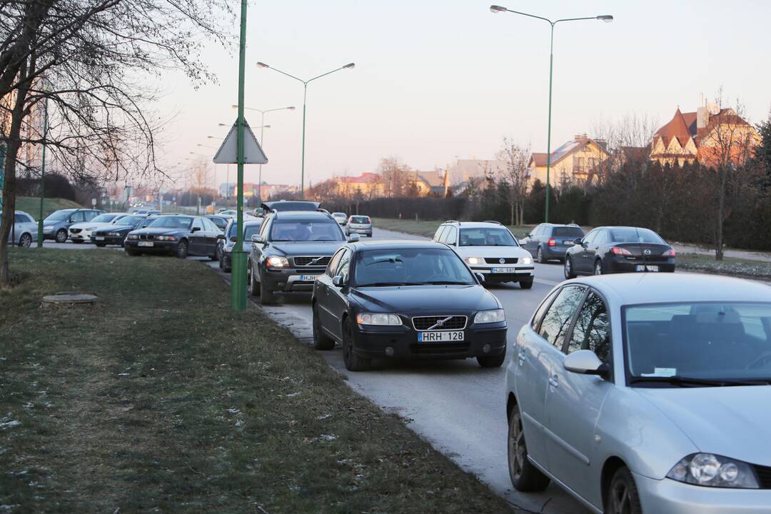 Klaipėdiečiai puikiai laiką leido ant ledo