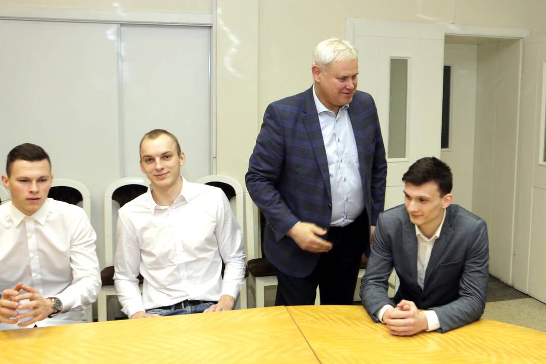 Meras pasveikino Dragūno komandą
