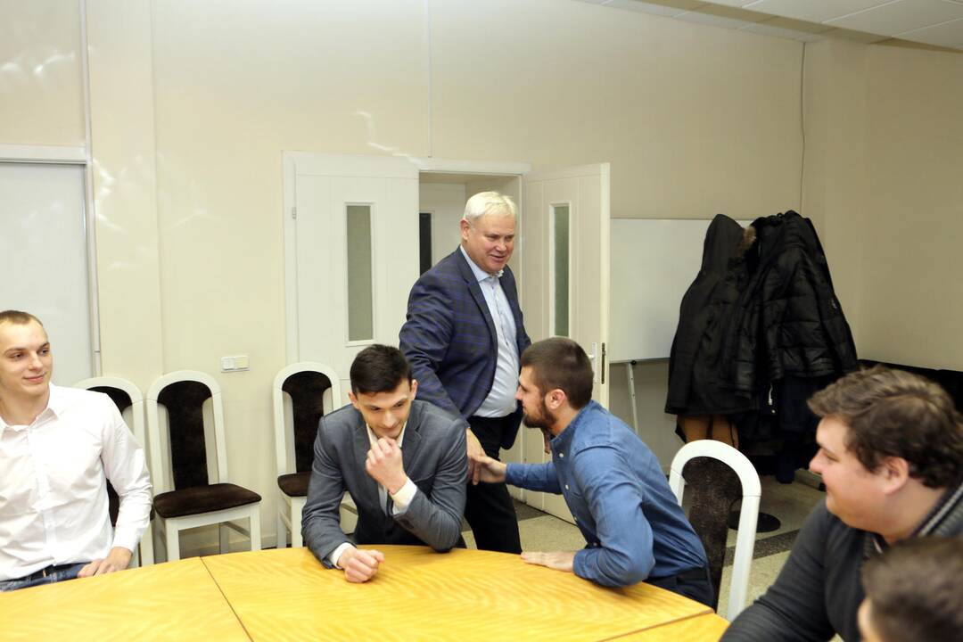 Meras pasveikino Dragūno komandą