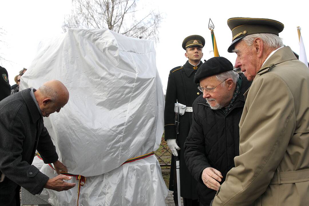 Memorialo žuvusiems karininkams atidengimas