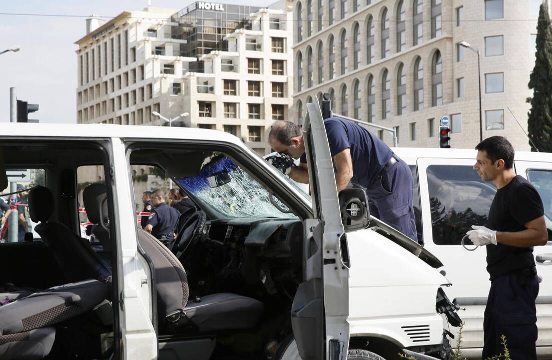 Išpuolis Jeruzalėje pareikalavo policininko gyvybės