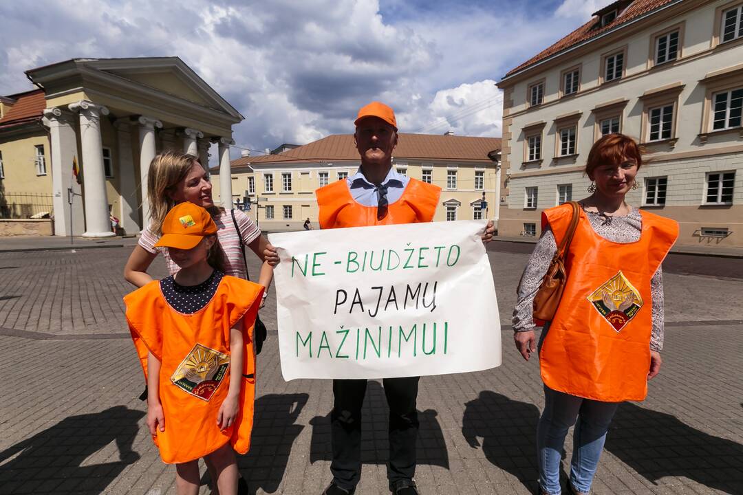 "Solidarumo" protestas prie Prezidentūros