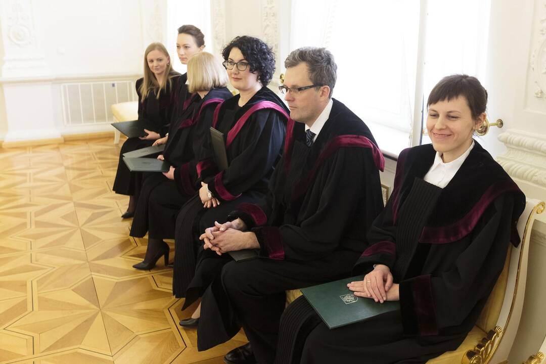Prezidentė priėmė naujų teisėjų priesaikas