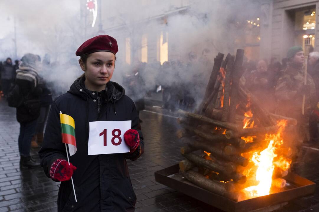 Sostinėje liepsnojo 100 laisvės laužų