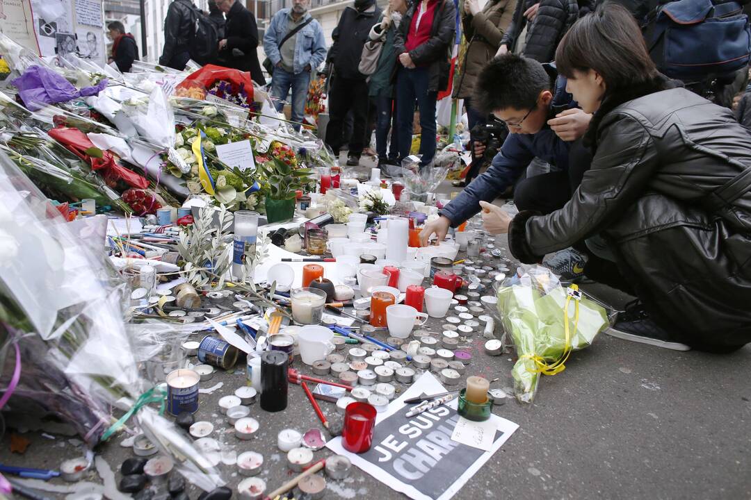 Prancūzijoje per 200 tūkst. žmonių išėjo į gatves protestuoti