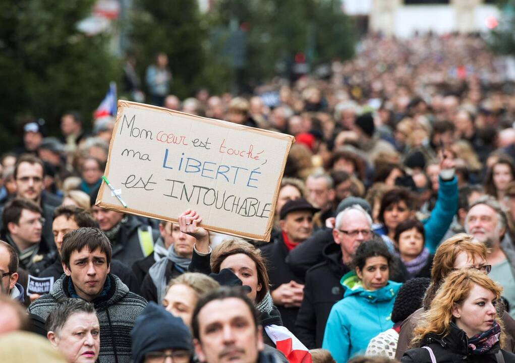 Prancūzijoje per 200 tūkst. žmonių išėjo į gatves protestuoti