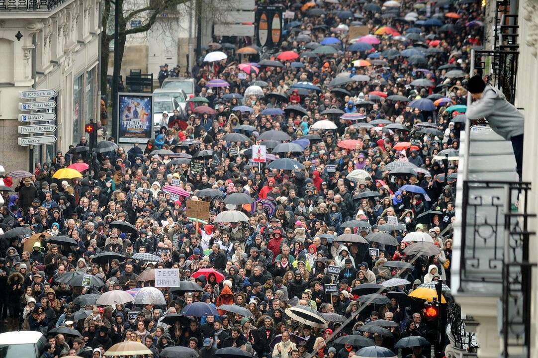 Prancūzijoje per 200 tūkst. žmonių išėjo į gatves protestuoti