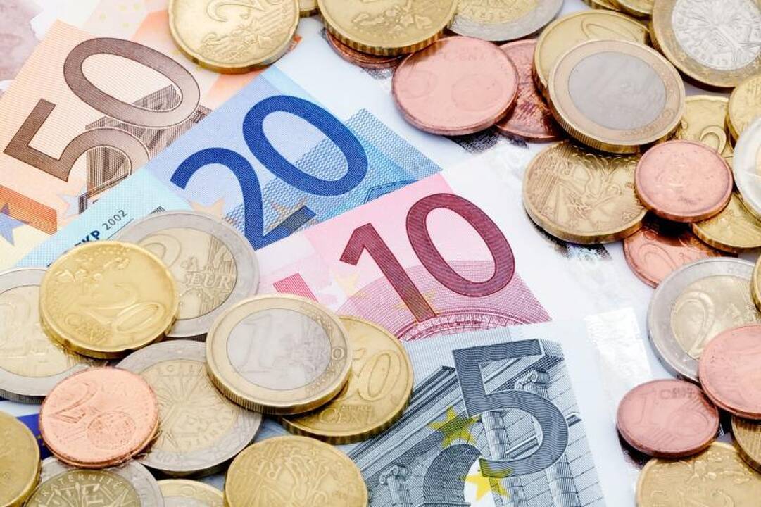Panevėžio banke mėginta pakeisti padirbtus eurų banknotus
