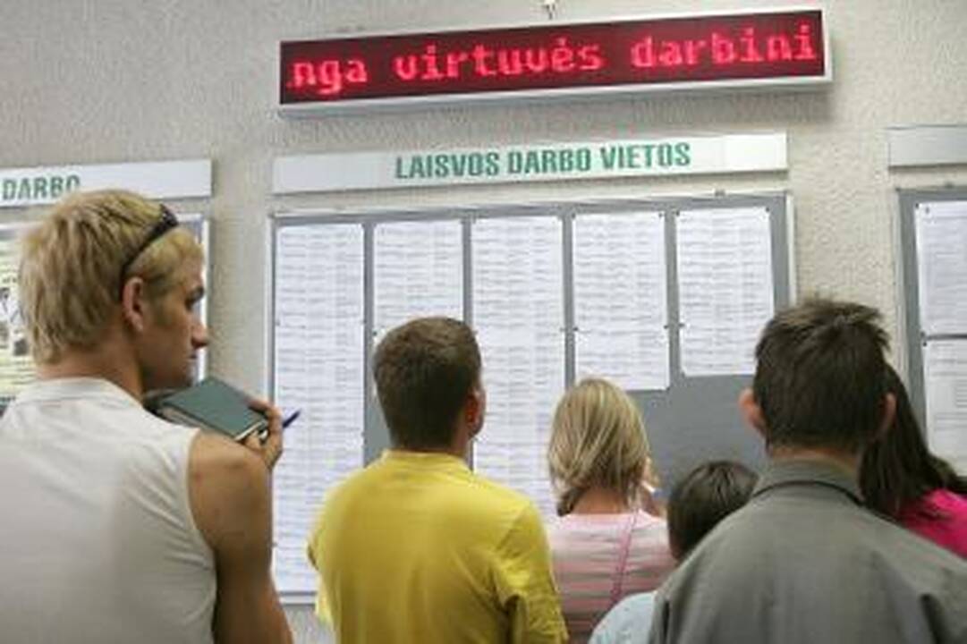 Metų pabaigoje darbo gali neturėti 350 tūkst. žmonių