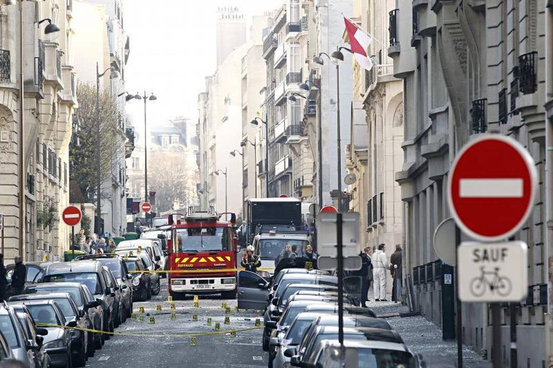 Paryžiuje prie Indonezijos ambasados sprogo pakete paslėpta bomba