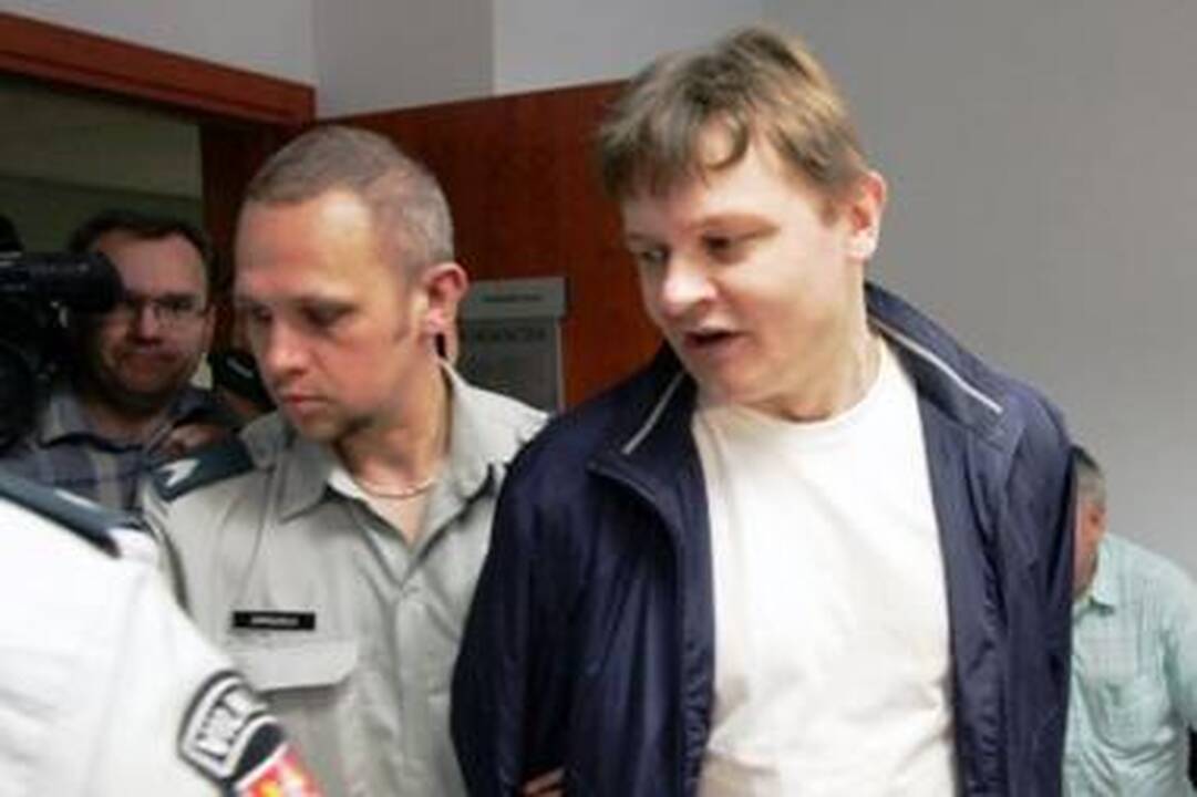 Prokurorai kaltina S.Vitkų 11 mažamečių tvirkinimu ir prievartavimu (papildyta)