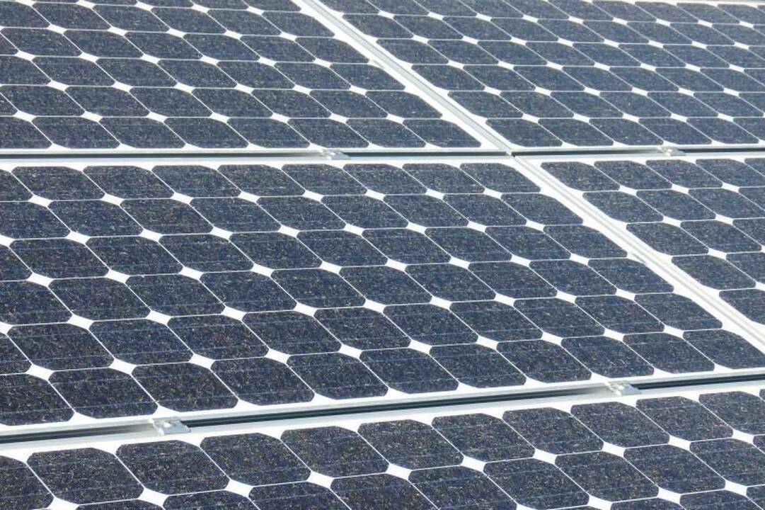 Pradėjo veikti didžiausia saulės energijos panaudojimo sistema Lietuvoje