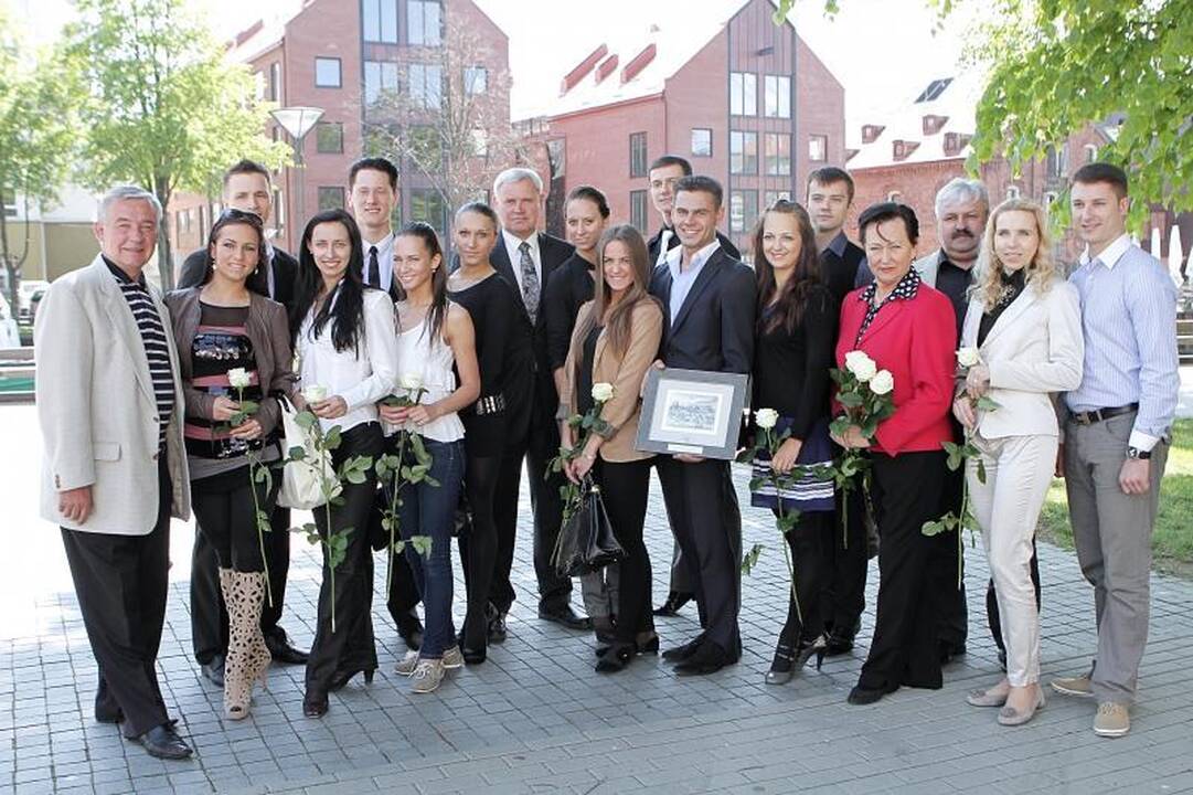 Su pergale „Žuvėdros“ šokėjus pasveikino Klaipėdos meras