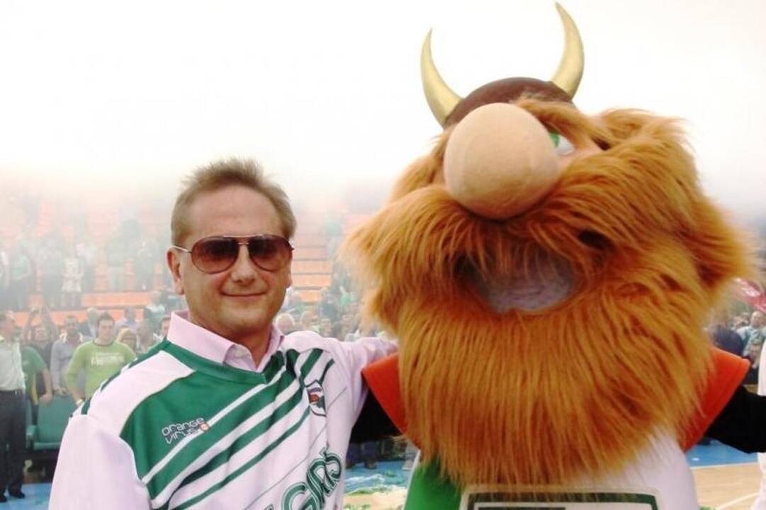 Tiesa nušvito aukso spalvomis