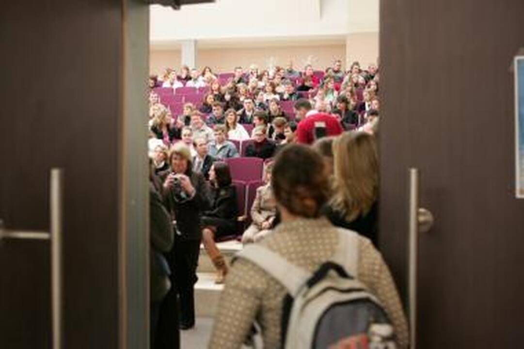 Stojančiųjų į universitetus mažėja