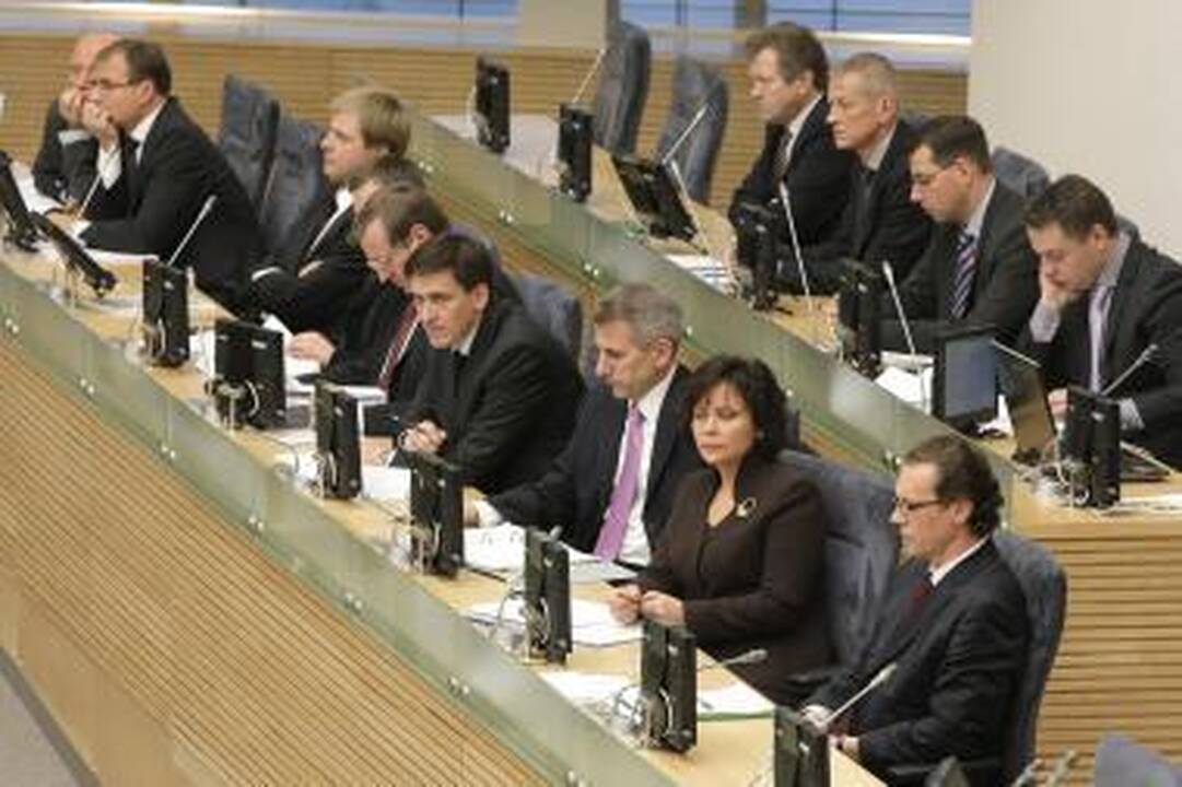 Valdantieji bando apginti Vyriausybę nuo opozicijos (dar papildyta)