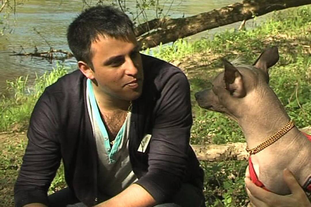 Radži su savo „sūneliu“ miega vienoje lovoje