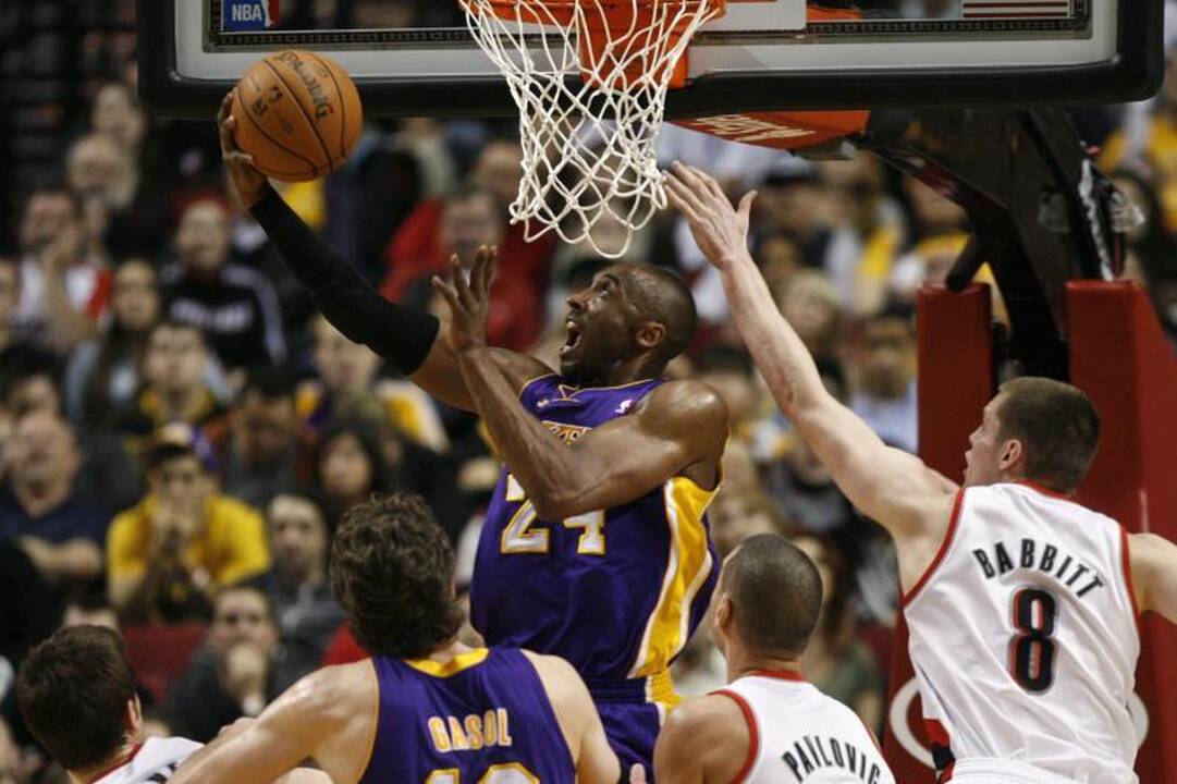Rezultatyvumu pratrūkęs K. Bryantas toliau tempia „Lakers“ vežimą