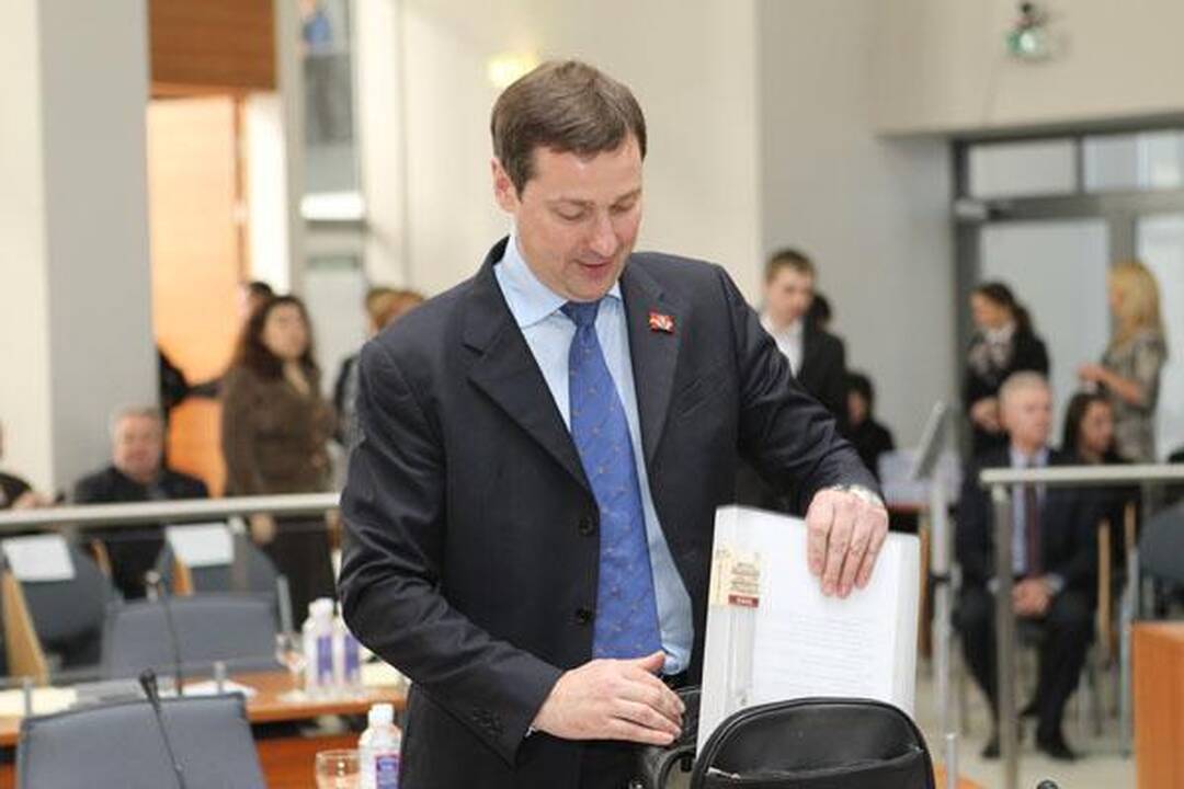 Opozicija grūmoja interpeliacija merui A.Zuokui (papildyta)