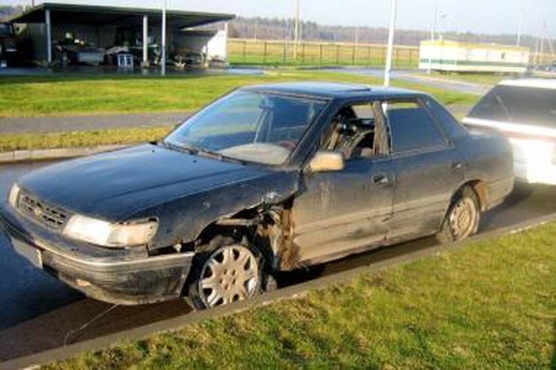Prie sienos su Rusija - kontrabandininkų automobilio gaudynės