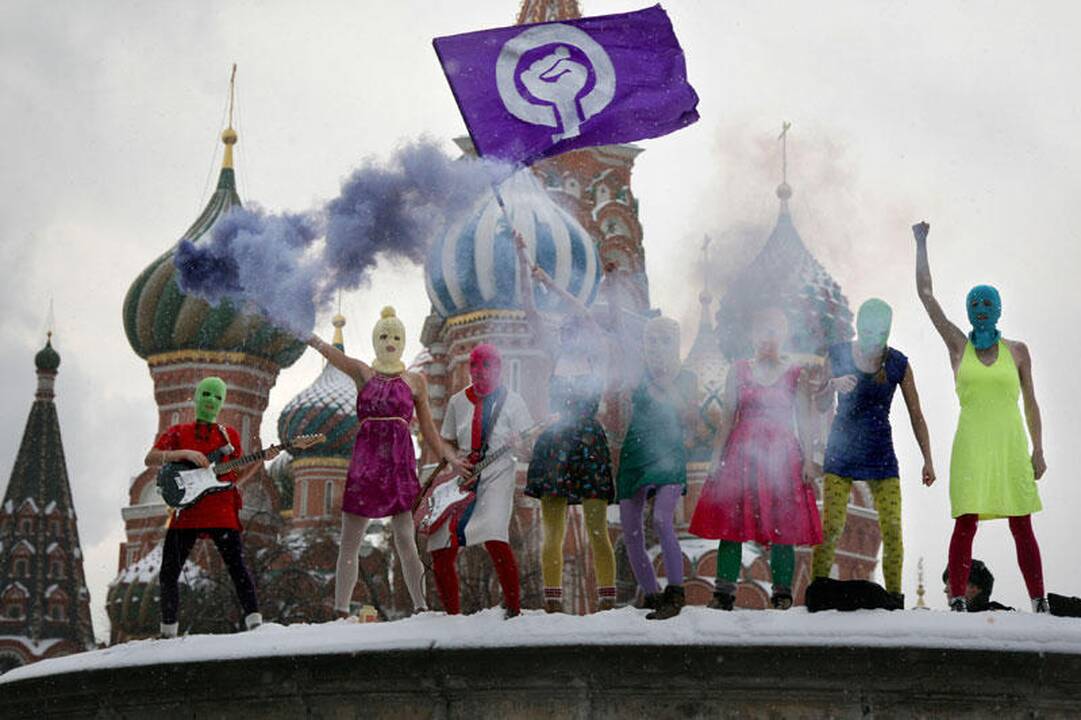 Rusijoje areštuotas įtariamas žudikas paneigė ryšius su „Pussy riot“