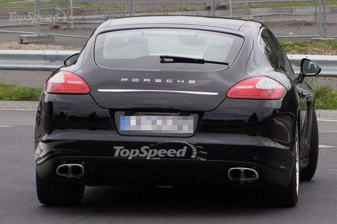 Gatvėje užfiksuotas pagražintas "Porsche Panamera“ modelis