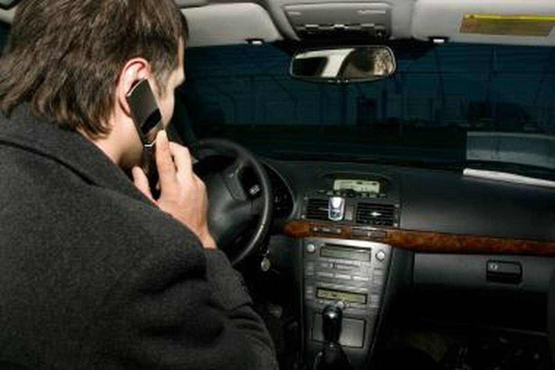 Plepančius telefonu prie vairo baus griežčiau 