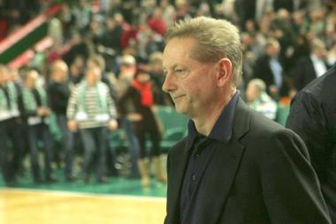 Socialiniuose tinkluose - grupės prieš V.Romanovą