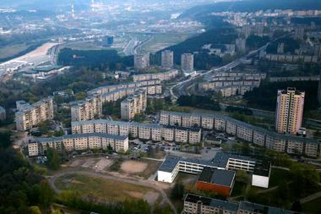 Vaikinas iš balkono iškrito netyčia?