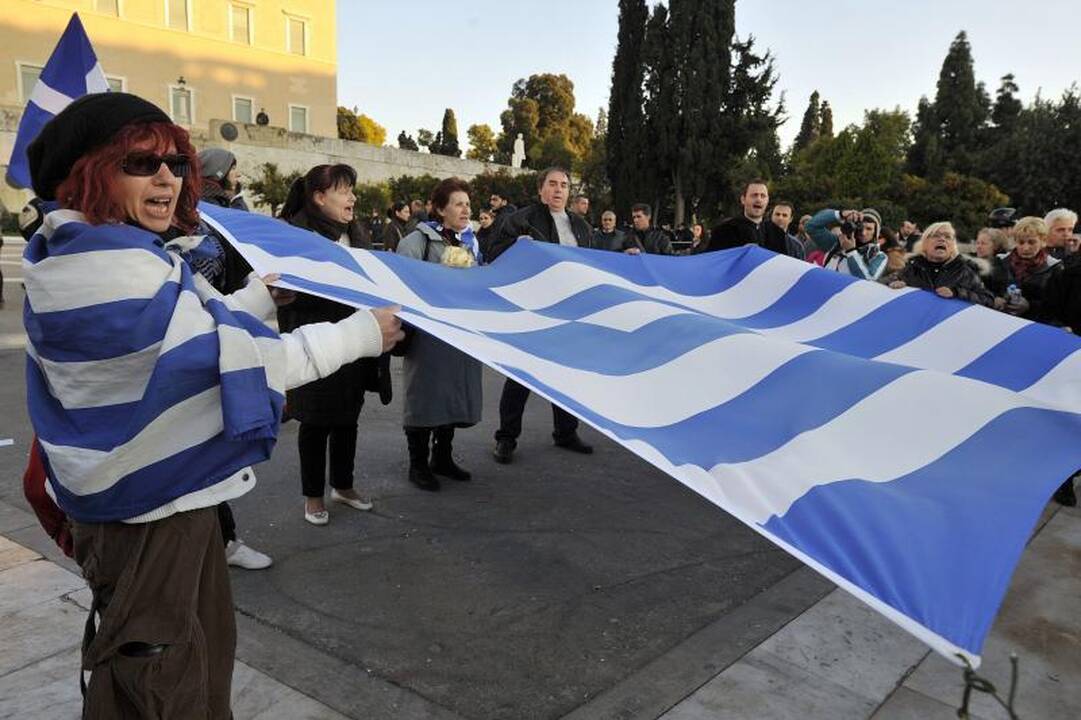 Euro zona po derybų maratono susitarė dėl antrosios paskolos Graikijai