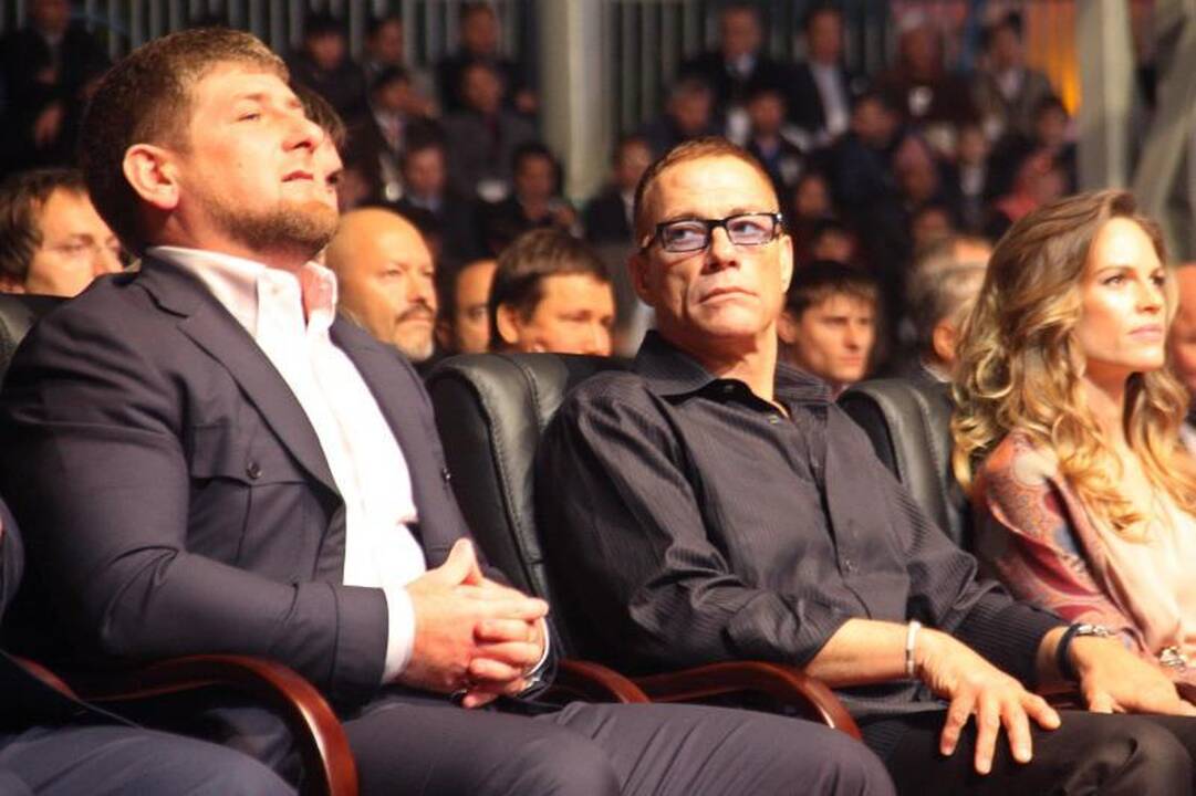 Čečėnijos prezidentas gimtadienį šventė su H.Swank ir Van Damme'u