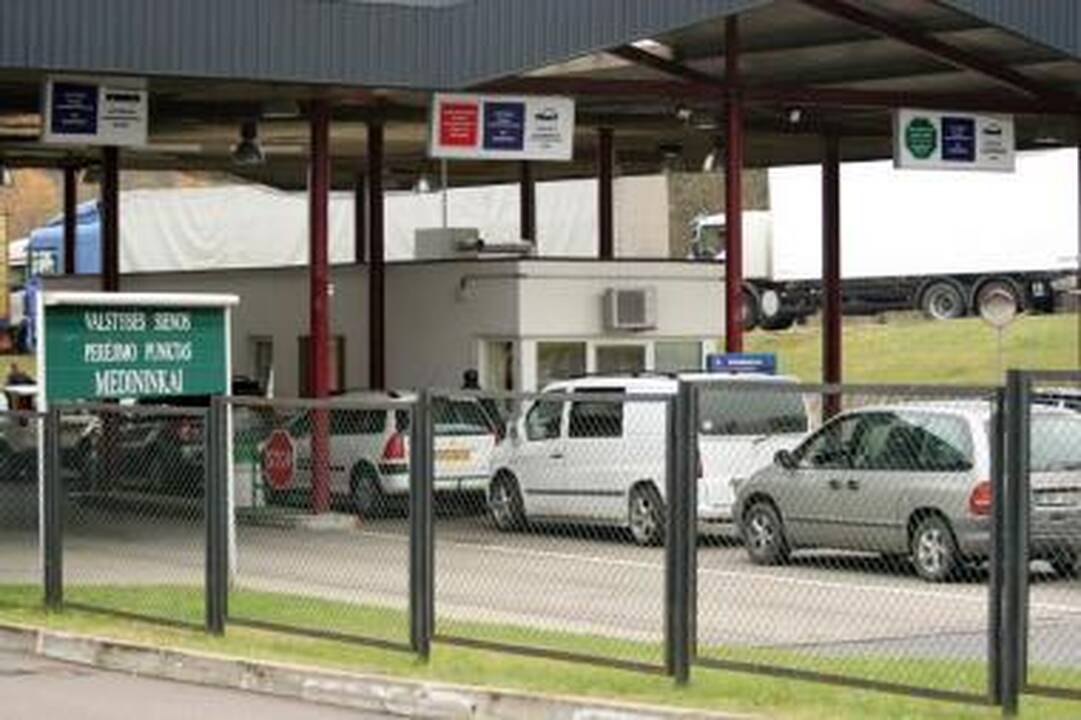 Baltarusis vairavo įtartiną prancūzišką automobilį