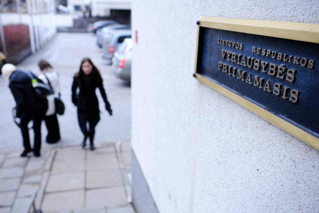Sulaikyti ant Vyriausybės sienos šlapinęsi užsieniečiai