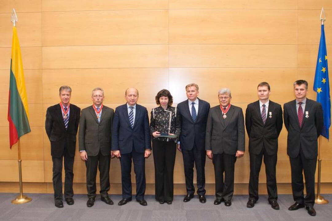 Apdovanoti Lietuvos diplomatijai nusipelnę asmenys