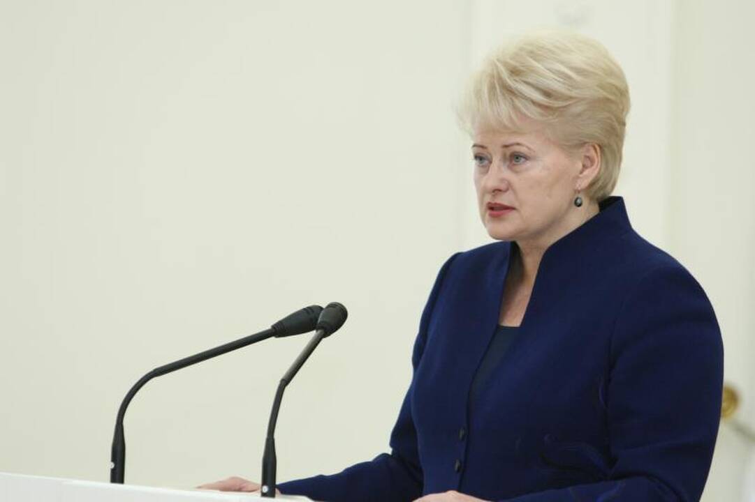 Prezidentė ragina pedagogus problemas spręsti derybų būdu