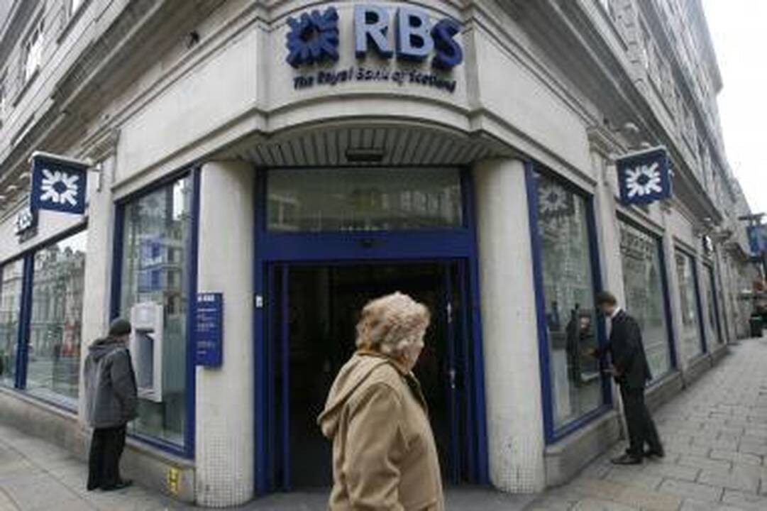 Akcijų rinkas smukdo bankų nuostoliai