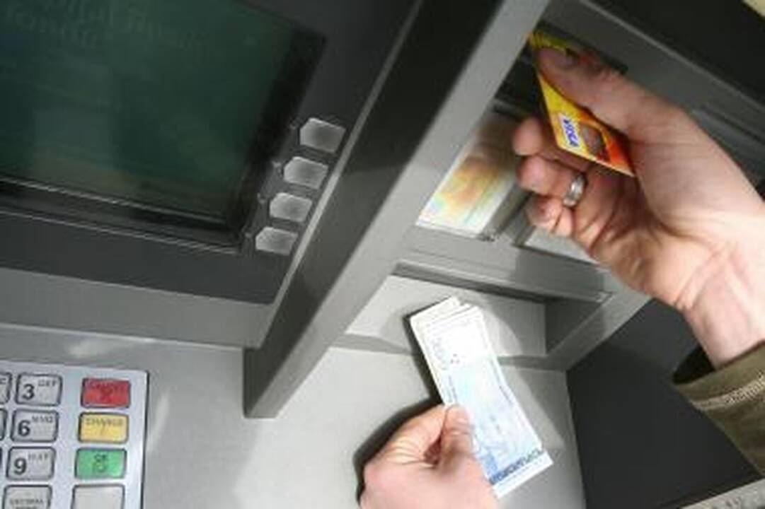 Žada stiprinti bankomatų saugumą