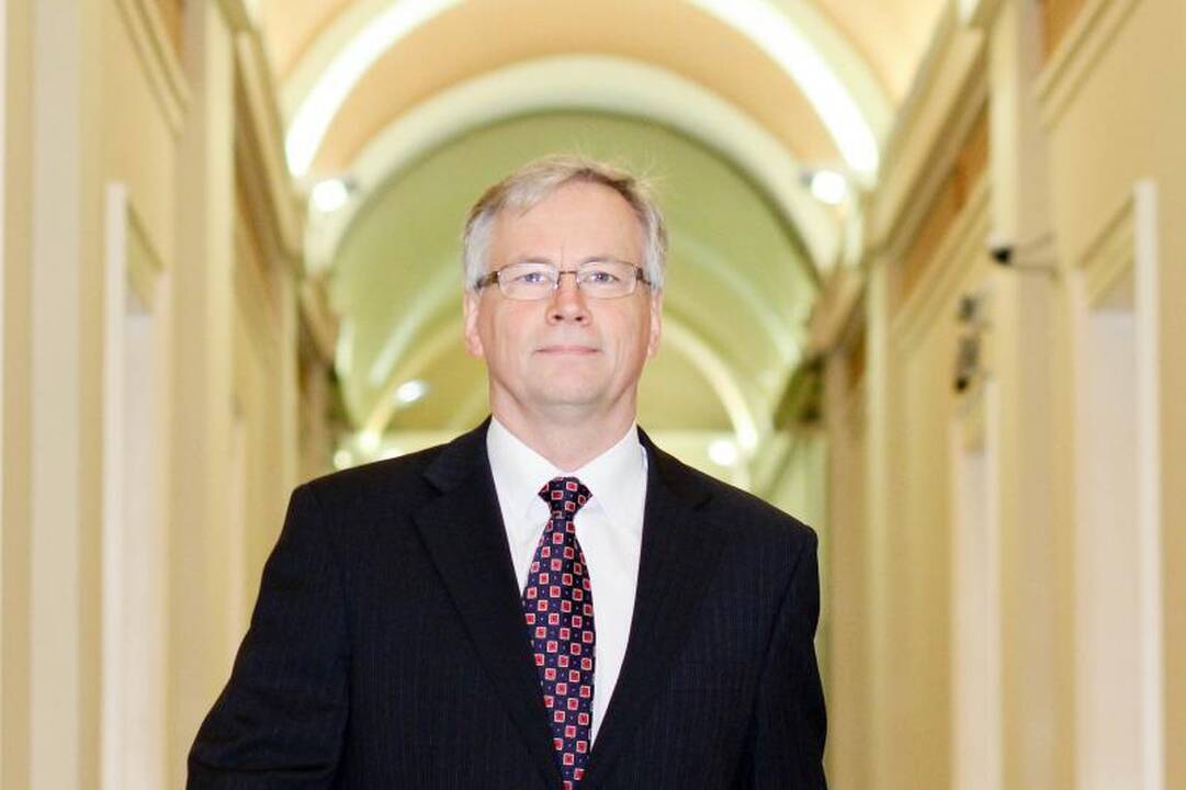 Ministro pažadai: įsivedus eurą didės ir žmonių pajamos