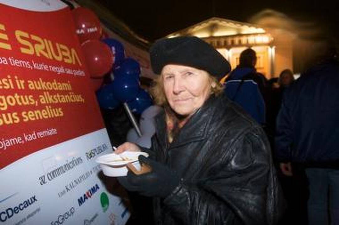 Kalėdinė sriuba prie žibančios Rotušės eglės