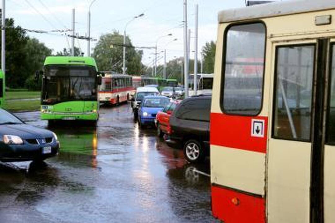Kaune troleibusas kliudė pėsčiąją