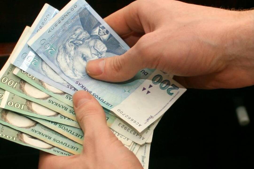Pareigūnams skatinti - per 400 tūkst. litų