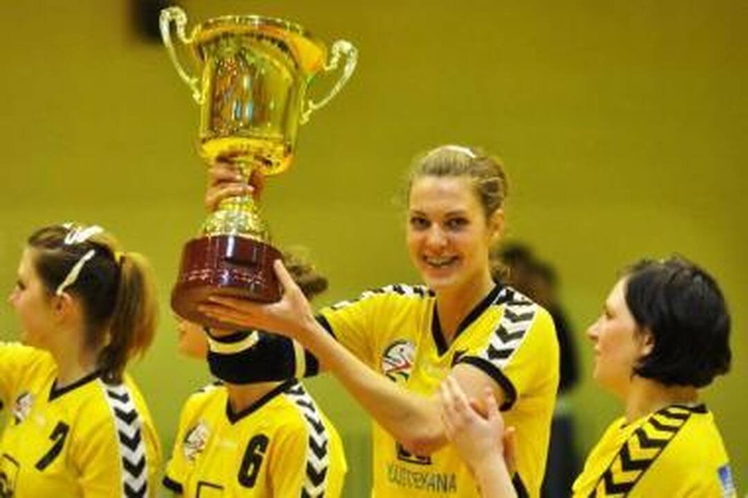 „VPU Šviesos-Eglės“ rankininkės - vėl Lietuvos čempionės