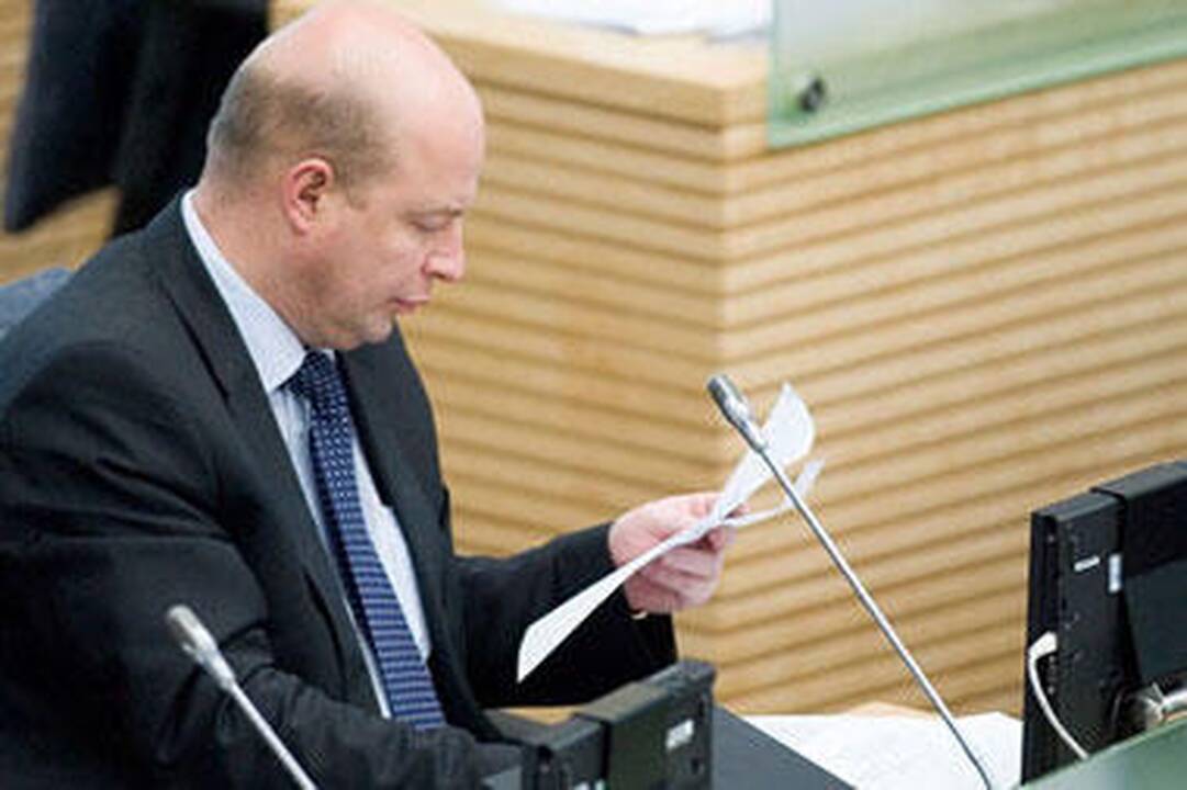 V.Babiliui - 1,5 tūkst. litų bauda ir atimtos teisės